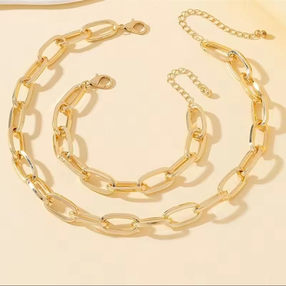 Chunky Gold Chain Necklace & Bracelet Set 
Modern Statement Jewelry - Picture 4 of 5